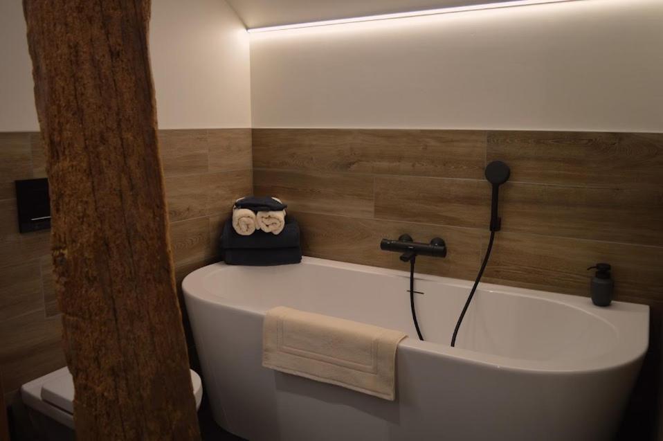 La Jardiniere Bed and Breakfast Érezée Εξωτερικό φωτογραφία
